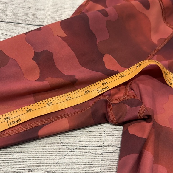 Women’s Athleta Ultimate Stash Printed 7/8 tight size M - Picture 6 of 15